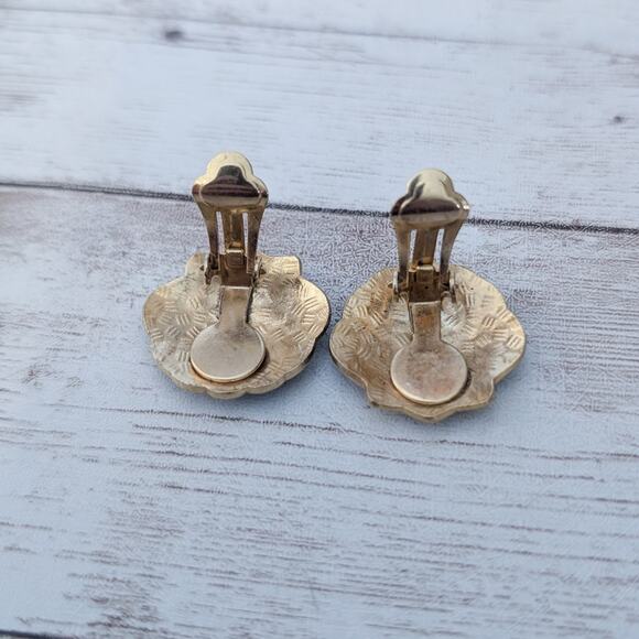 Vintage Clip On Earrings Blue Shell Beach Theme - Picture 4 of 6
